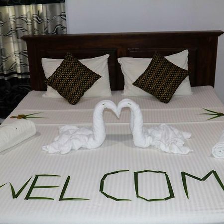 Deshani Holiday Inn Дамбулла Экстерьер фото