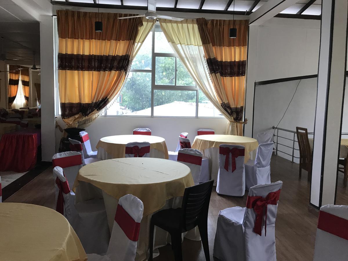 Deshani Holiday Inn Дамбулла Экстерьер фото