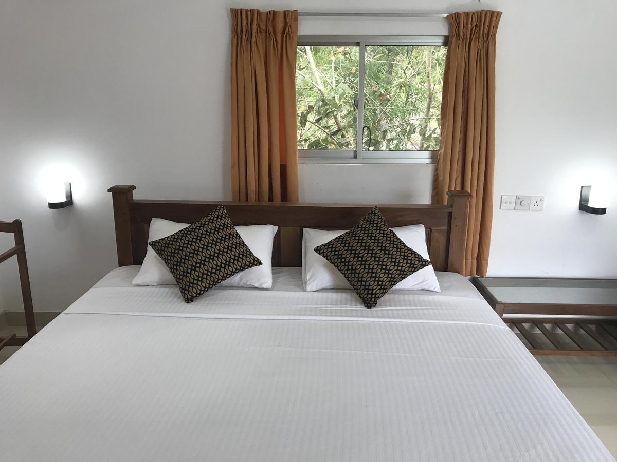 Deshani Holiday Inn Дамбулла Экстерьер фото
