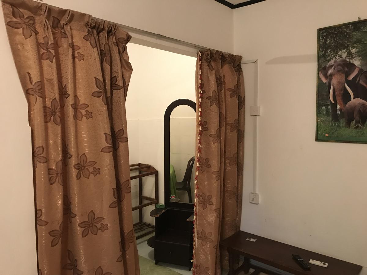 Deshani Holiday Inn Дамбулла Экстерьер фото