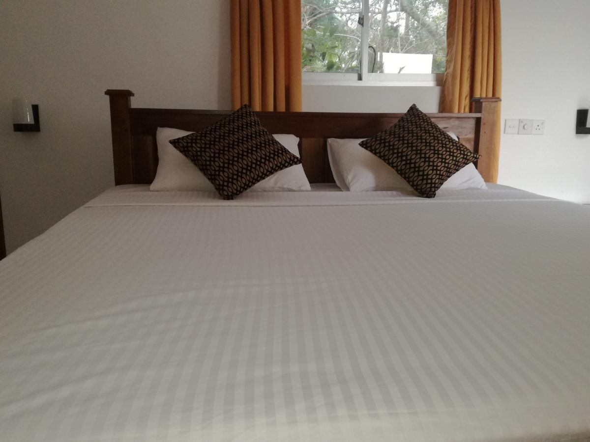 Deshani Holiday Inn Дамбулла Экстерьер фото