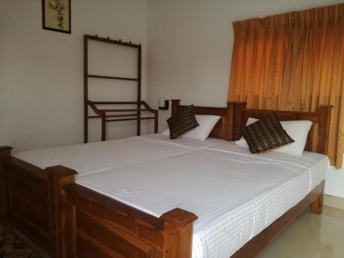 Deshani Holiday Inn Дамбулла Экстерьер фото