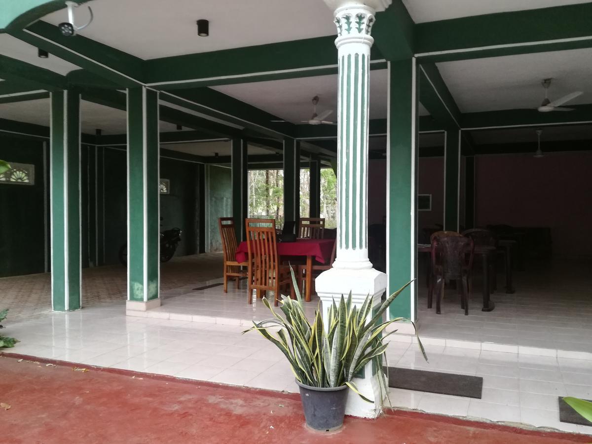 Deshani Holiday Inn Дамбулла Экстерьер фото