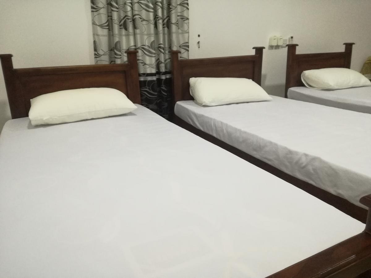 Deshani Holiday Inn Дамбулла Экстерьер фото
