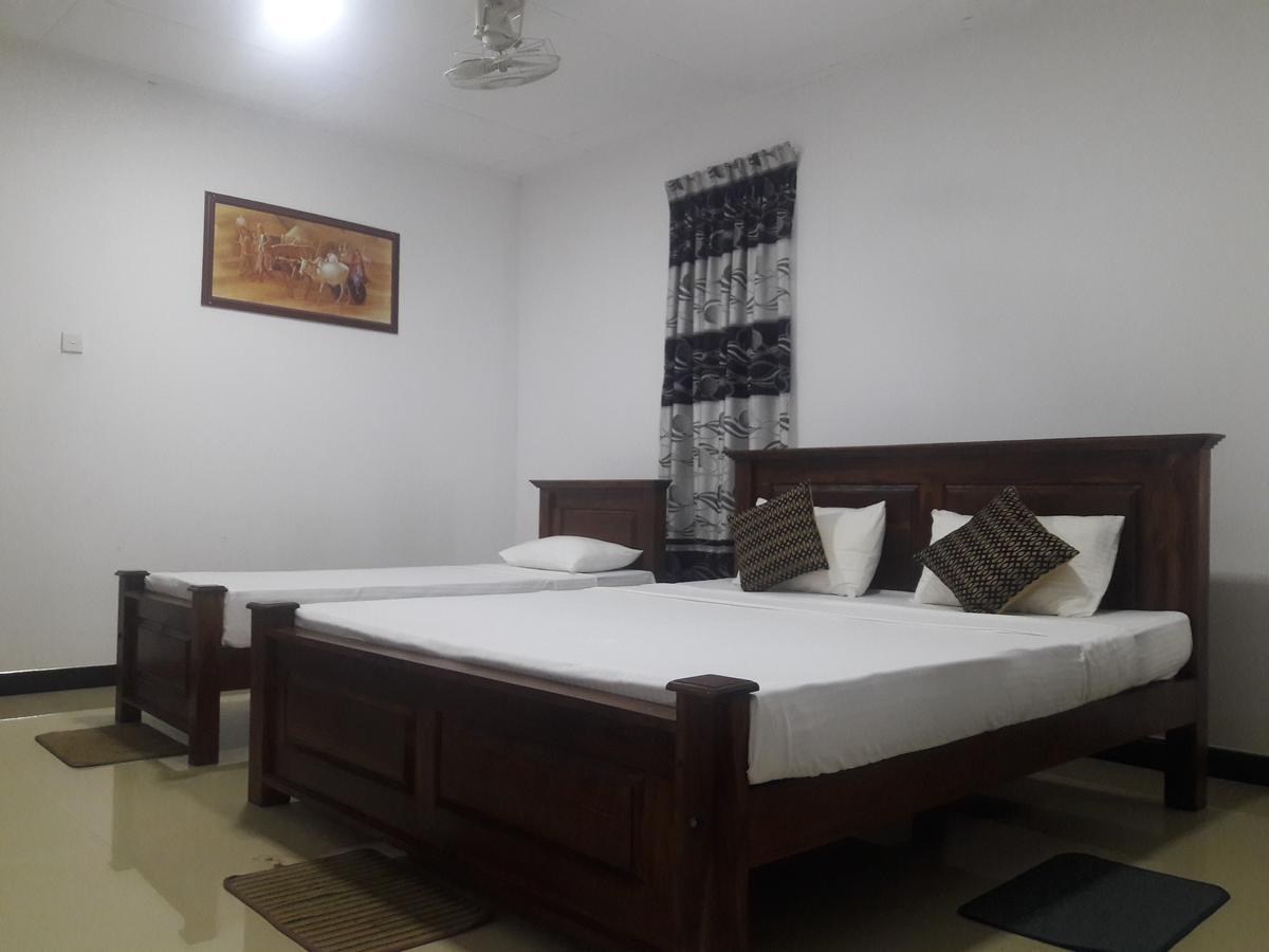 Deshani Holiday Inn Дамбулла Экстерьер фото