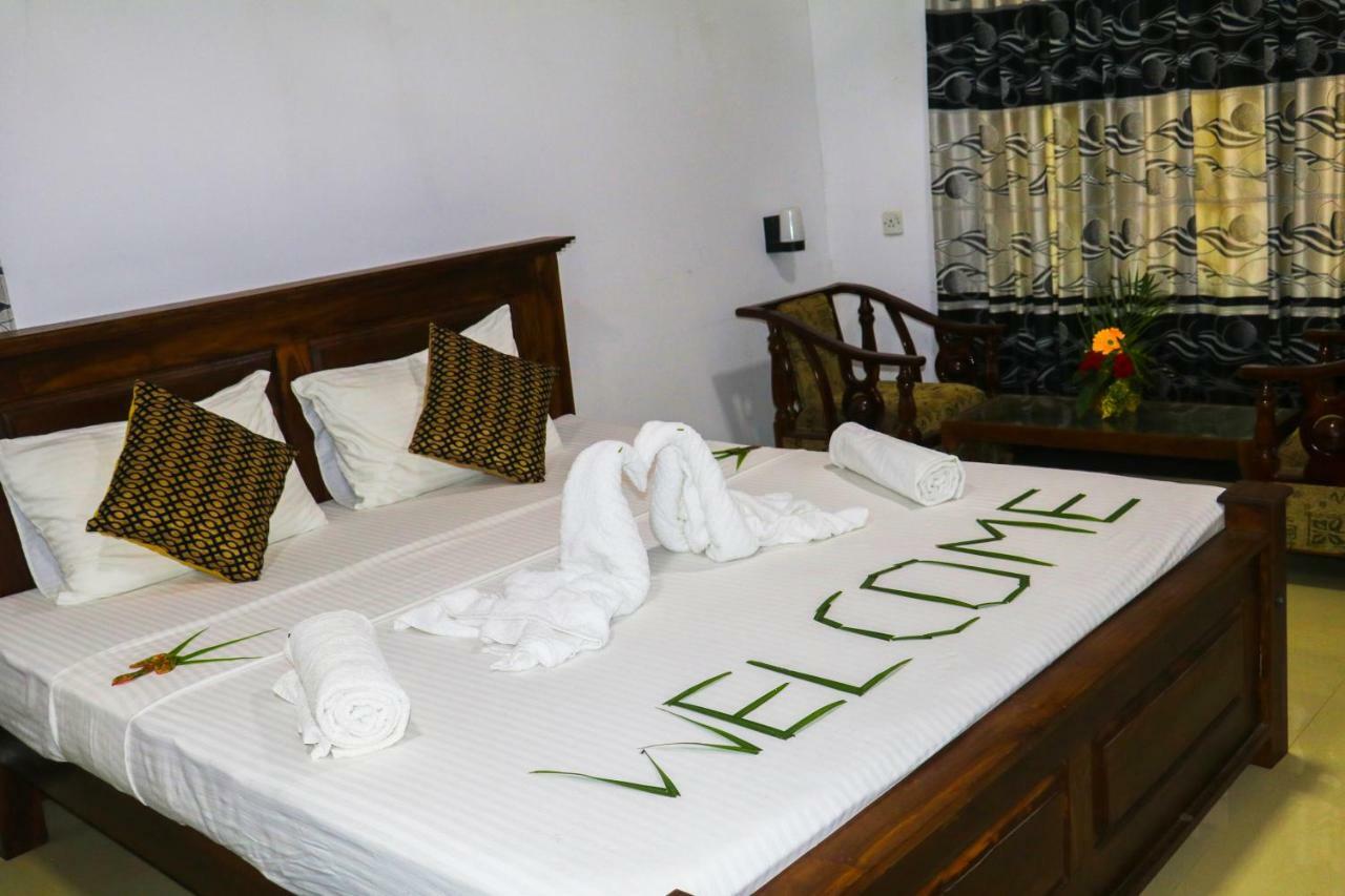 Deshani Holiday Inn Дамбулла Экстерьер фото