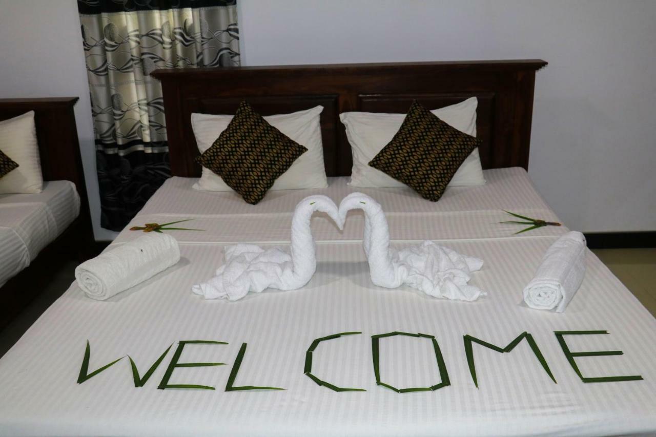 Deshani Holiday Inn Дамбулла Экстерьер фото