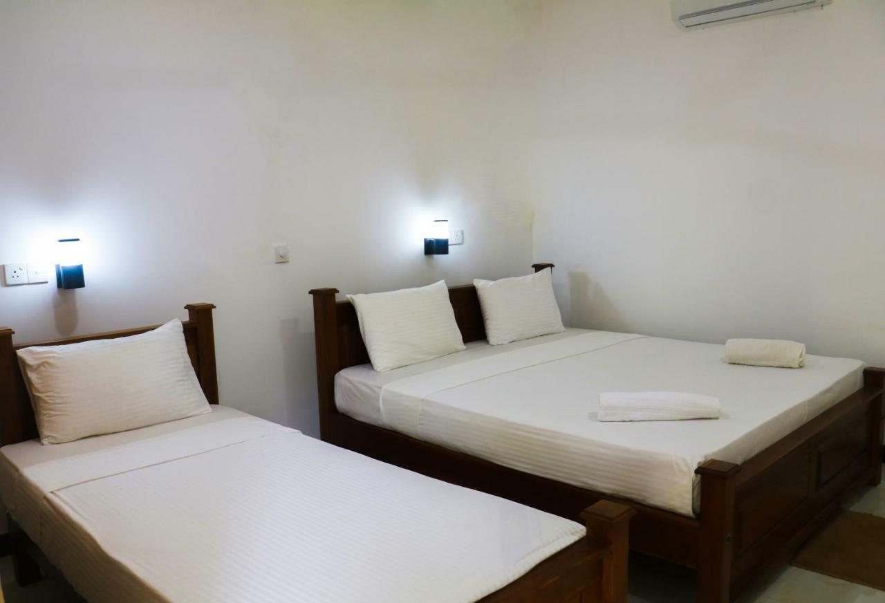 Deshani Holiday Inn Дамбулла Экстерьер фото