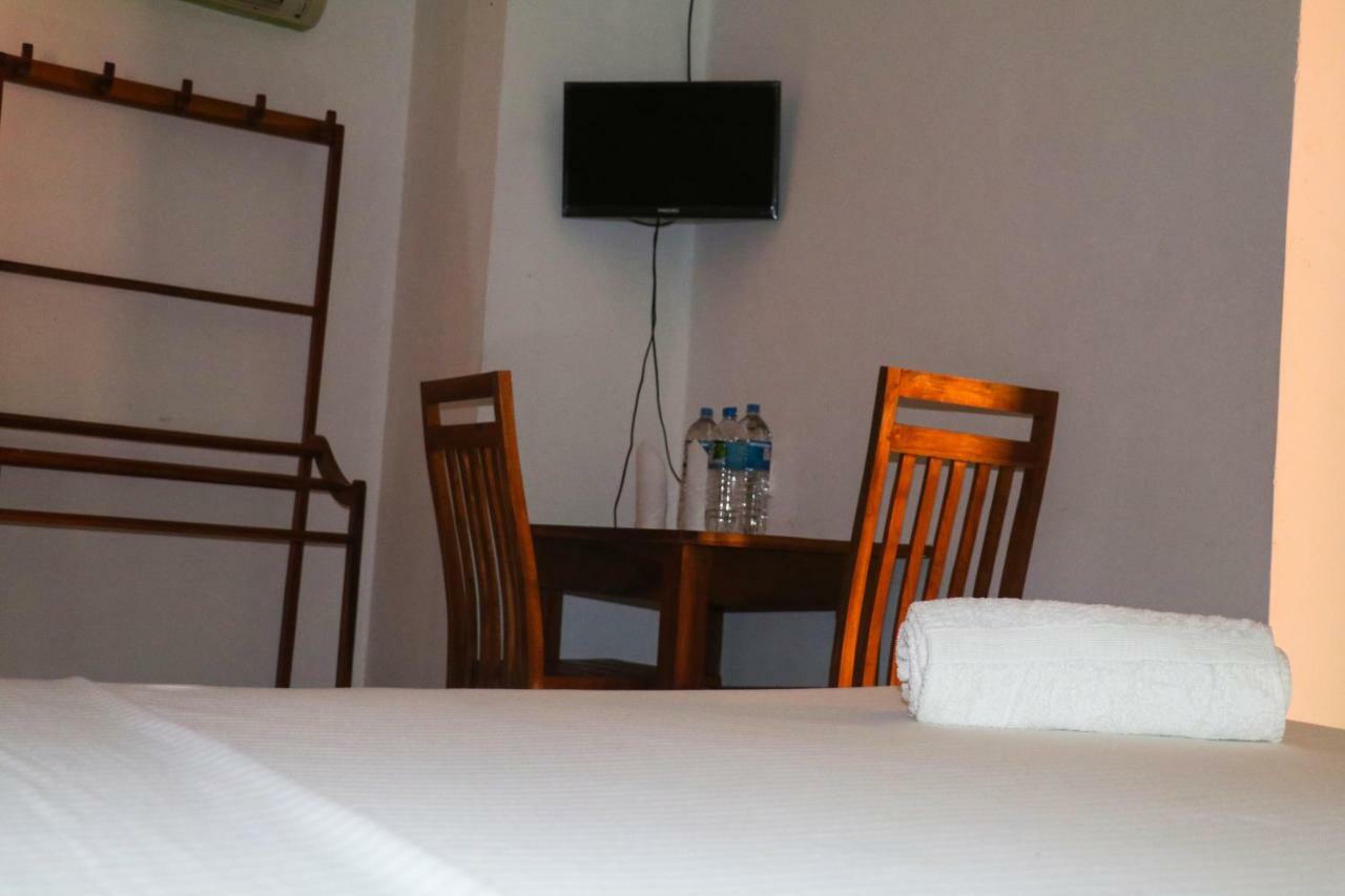 Deshani Holiday Inn Дамбулла Экстерьер фото