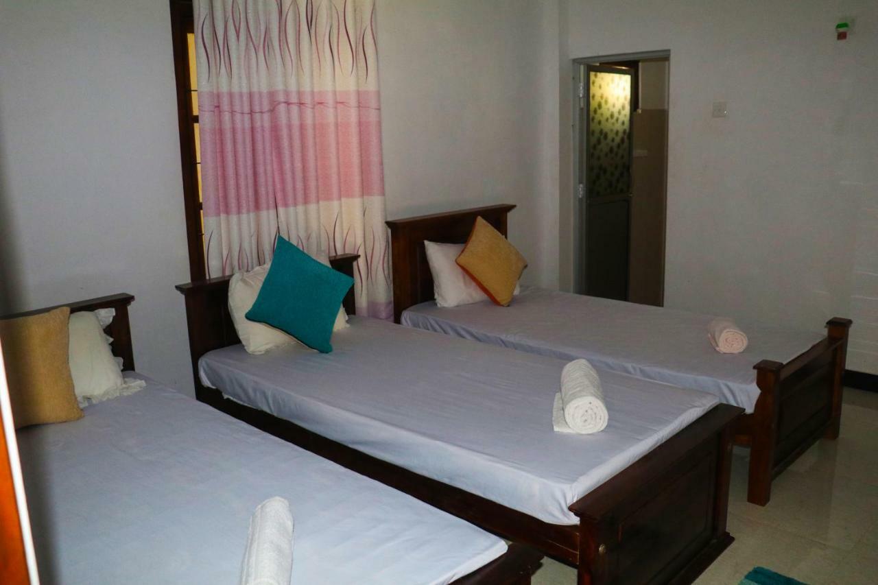 Deshani Holiday Inn Дамбулла Экстерьер фото