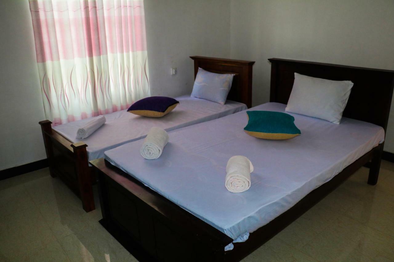 Deshani Holiday Inn Дамбулла Экстерьер фото