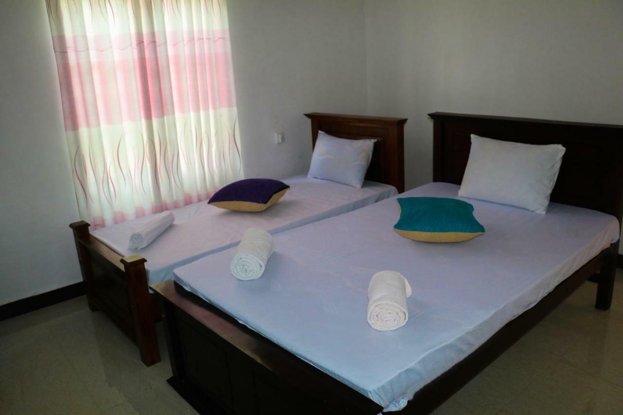 Deshani Holiday Inn Дамбулла Экстерьер фото