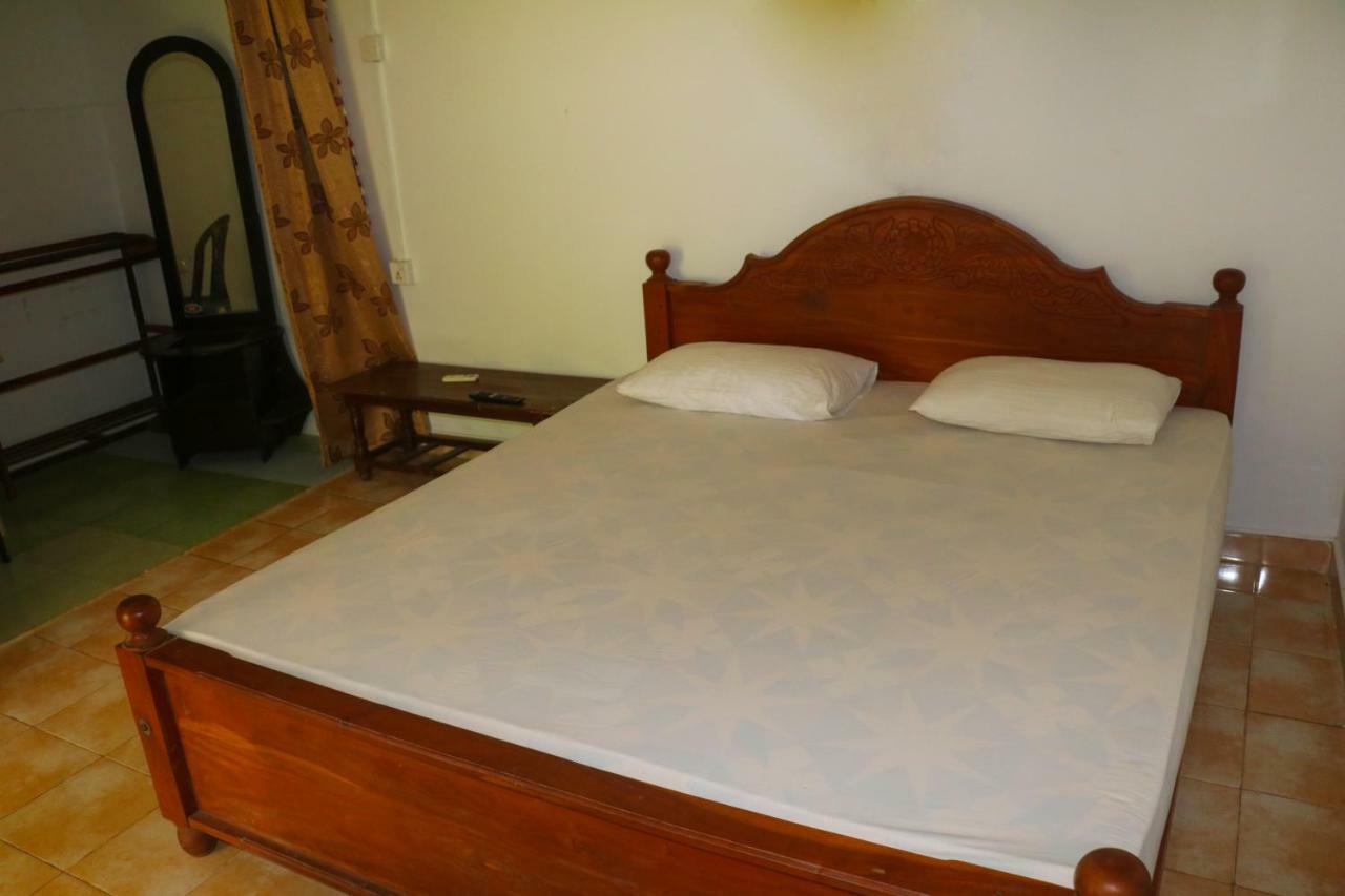 Deshani Holiday Inn Дамбулла Экстерьер фото